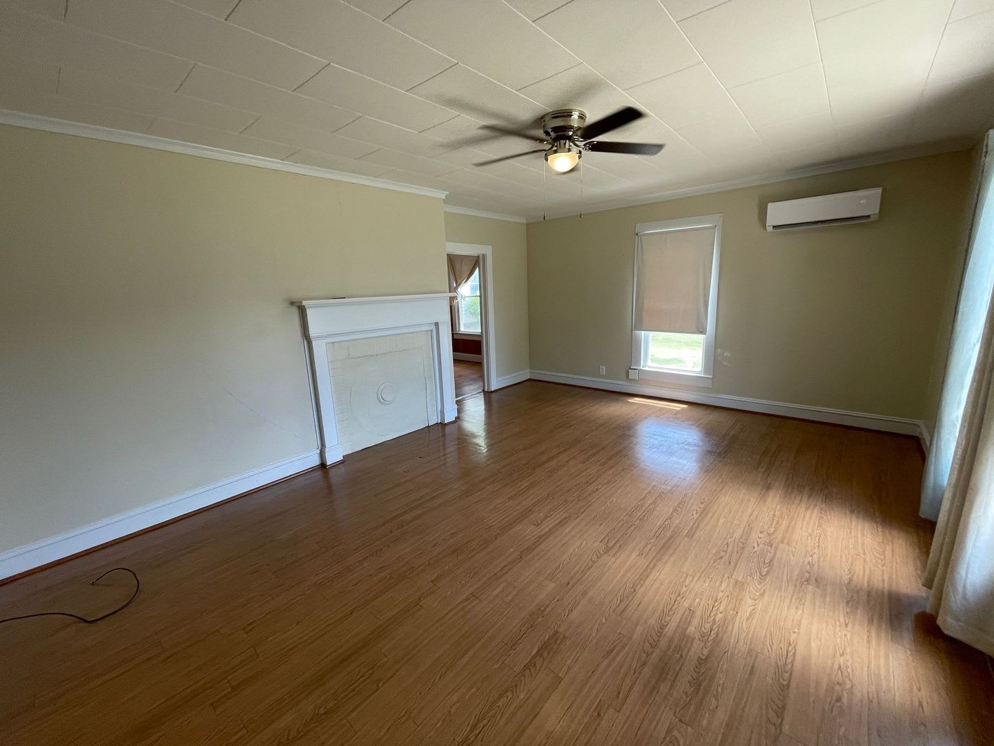 Coming Soon!!! 4 bedroom 2 bathroom house. Lawn Care, Electric, and Water Included! – photo 4