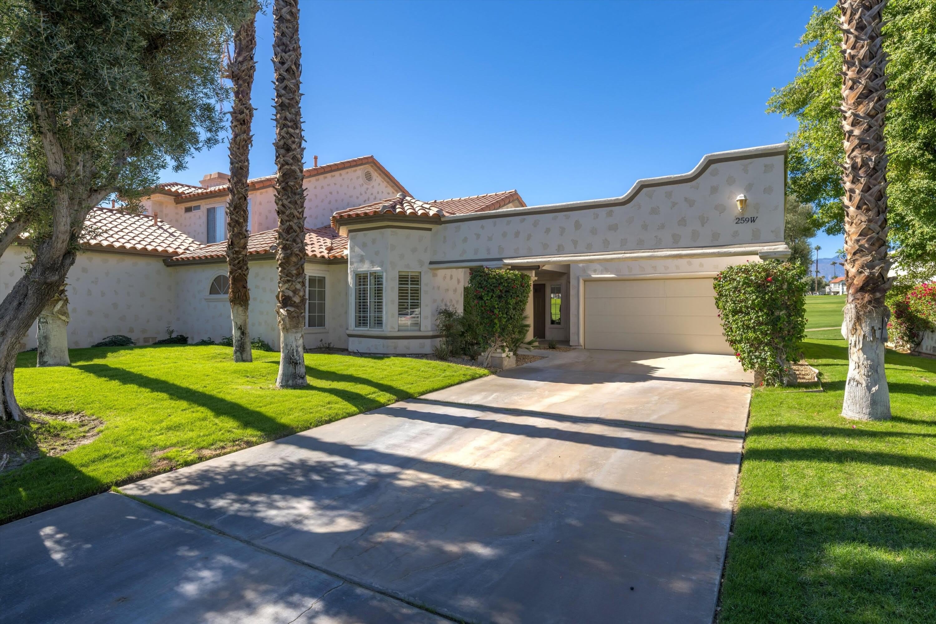 259 Vista Royale Circle W – photo 2