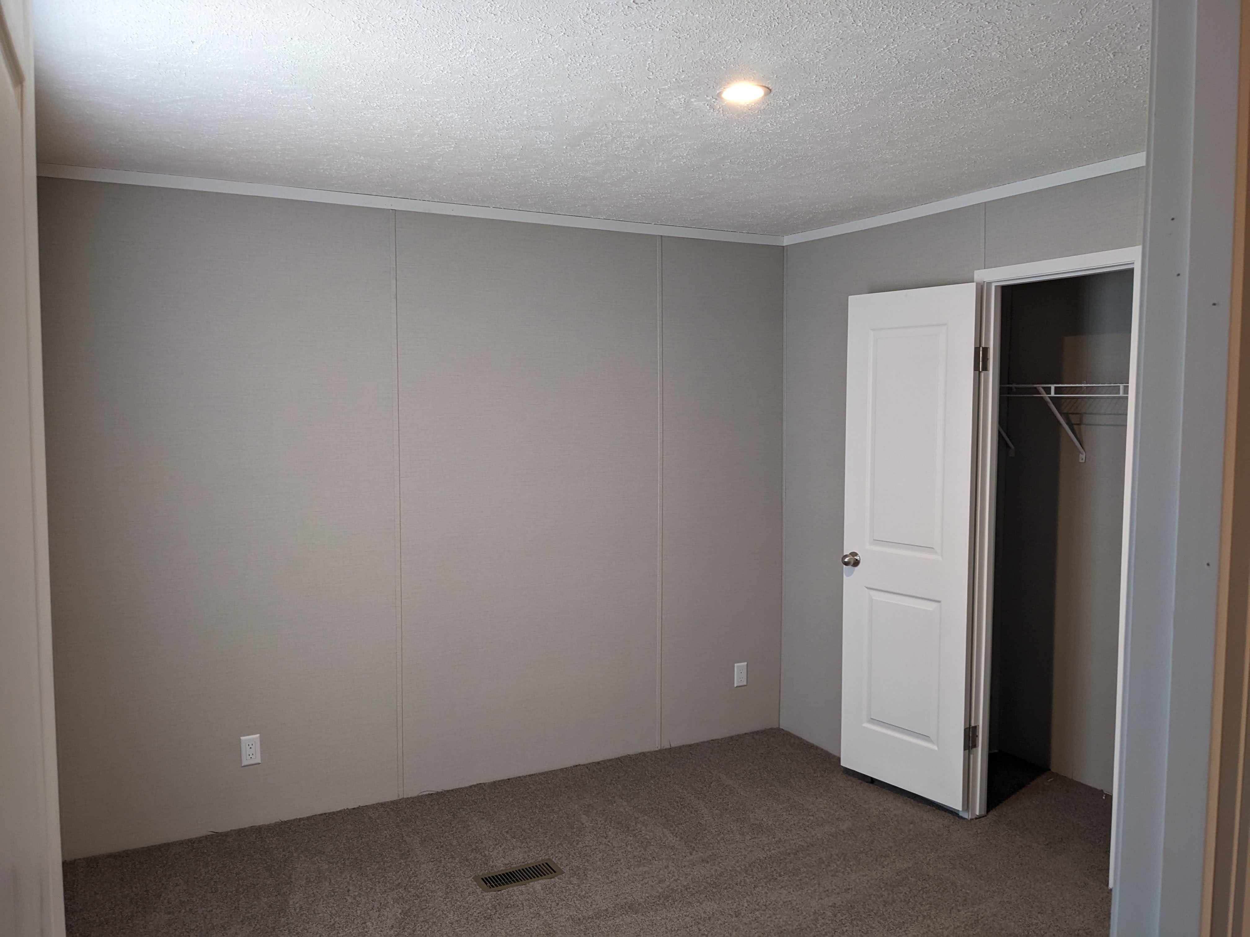 300 Forrest Ave – photo 5