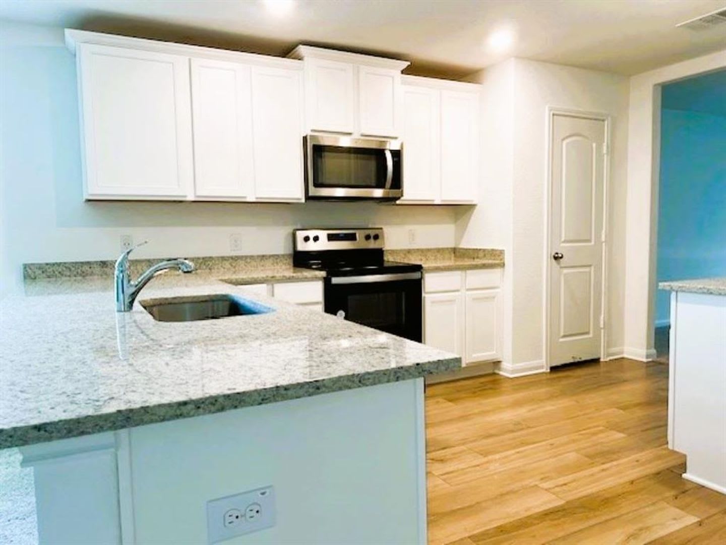 4-Bedroom Home with Solar Panels & Modern Finishes available in Elgin – photo 4