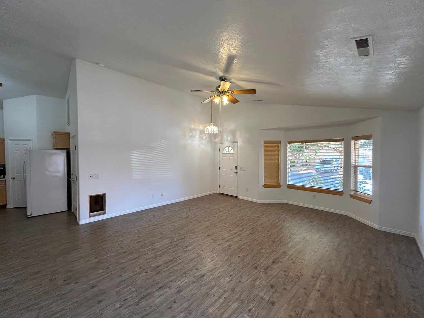 Available October! 4 Bed, 2 Bath, 2 Car Garage For Rent! – photo 5