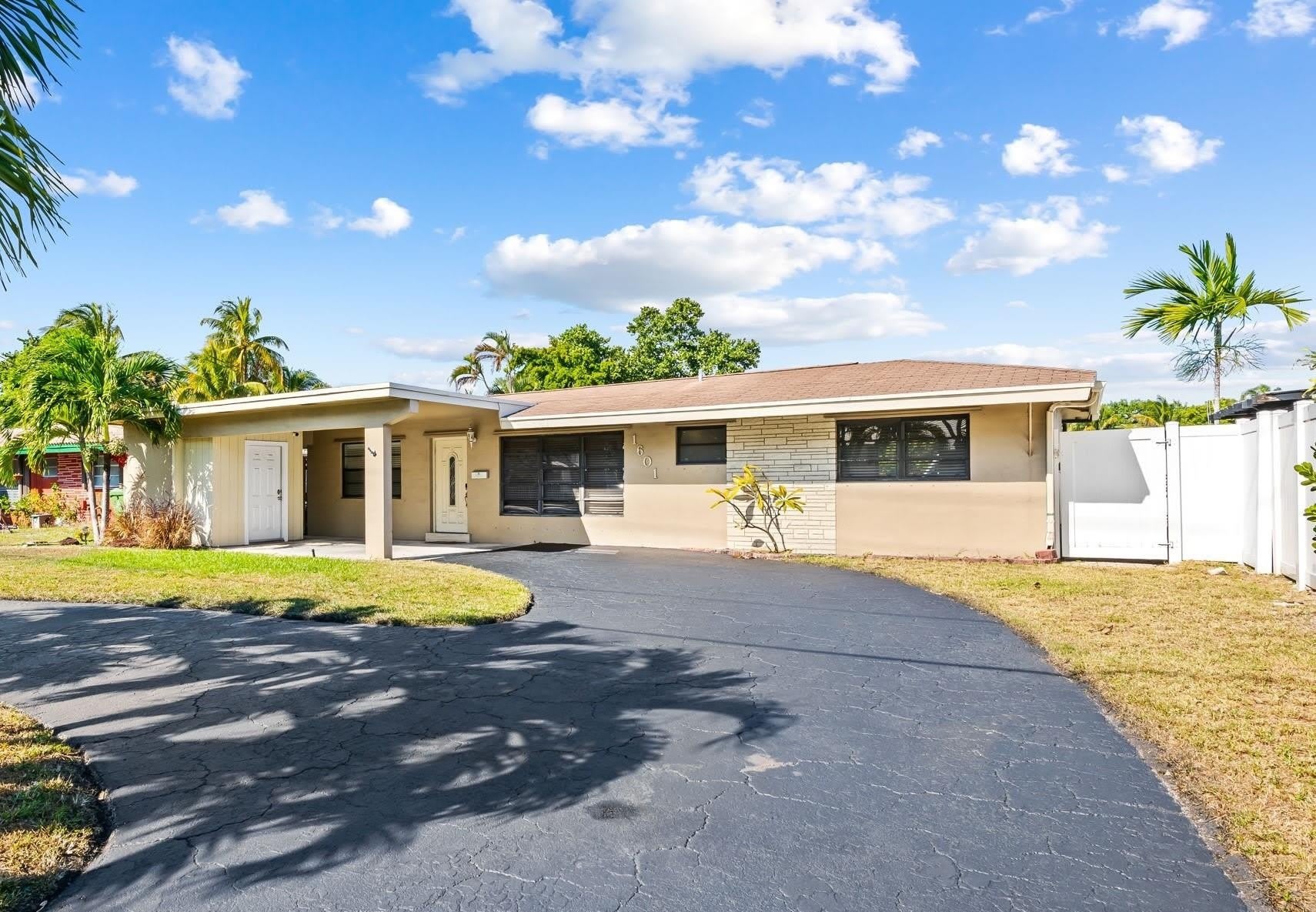 1601 NE 63rd Street – photo 3