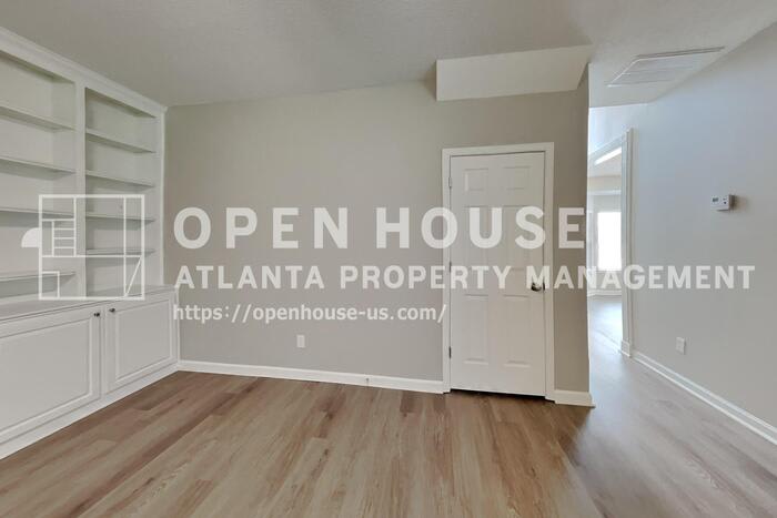 1209 Lainster Drive Southeast – photo 3