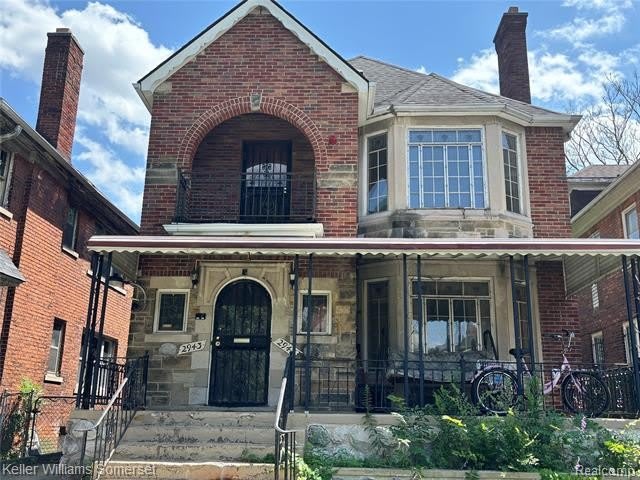 2943 Leslie Street – photo 1