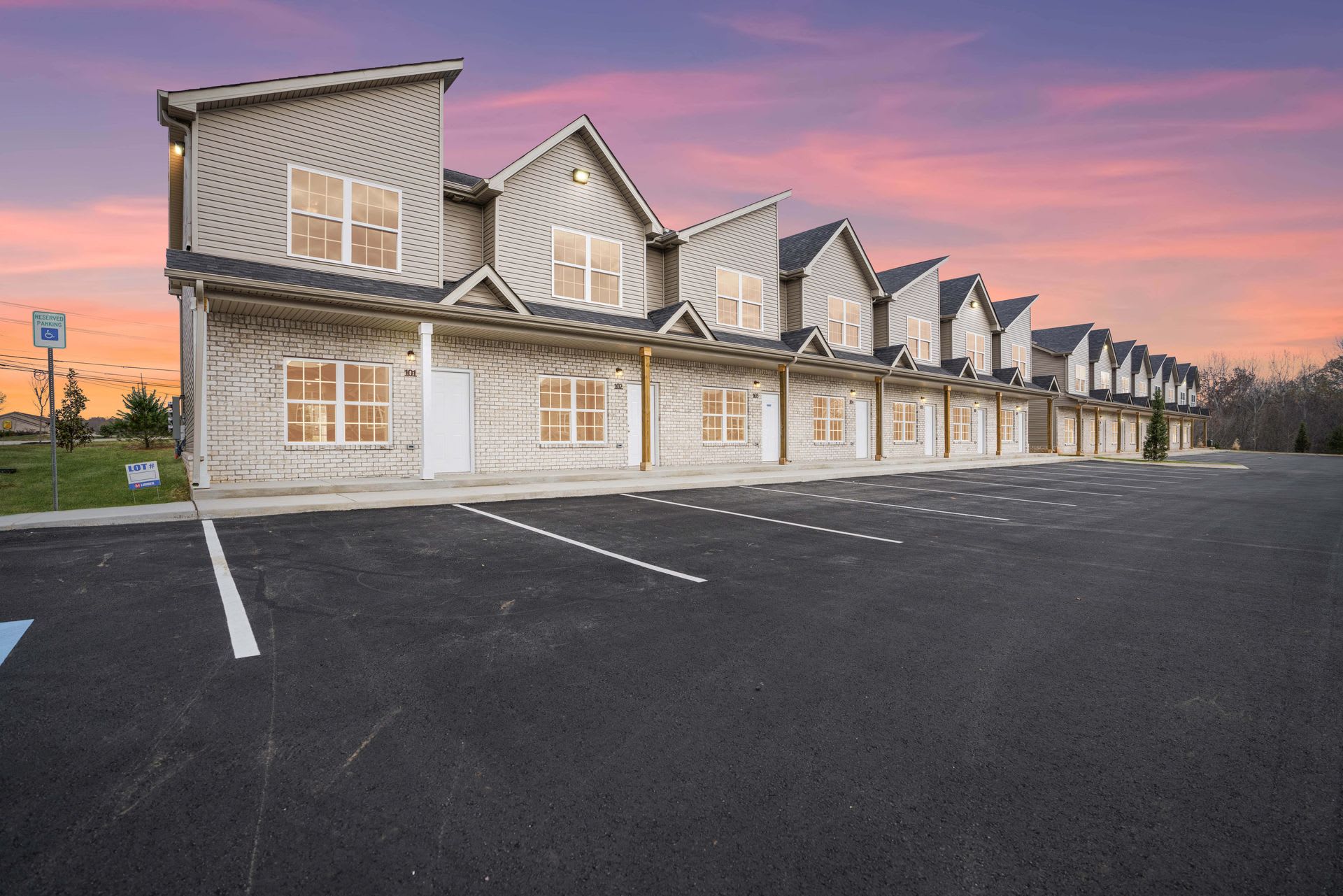 Stylish 2 Bedroom, 2.5 Bath Condo in Highly Desirable Sango Area – photo 1