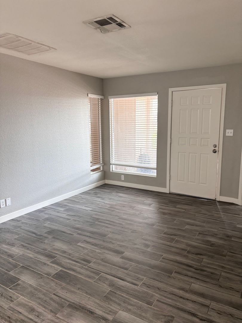 **BEAUTIFUL RENOVATED 2 BEDROOM/2 BATHROOM PATIO HOME IN CHANDLER (CHANDLER BLVD & COOPER)** – photo 5