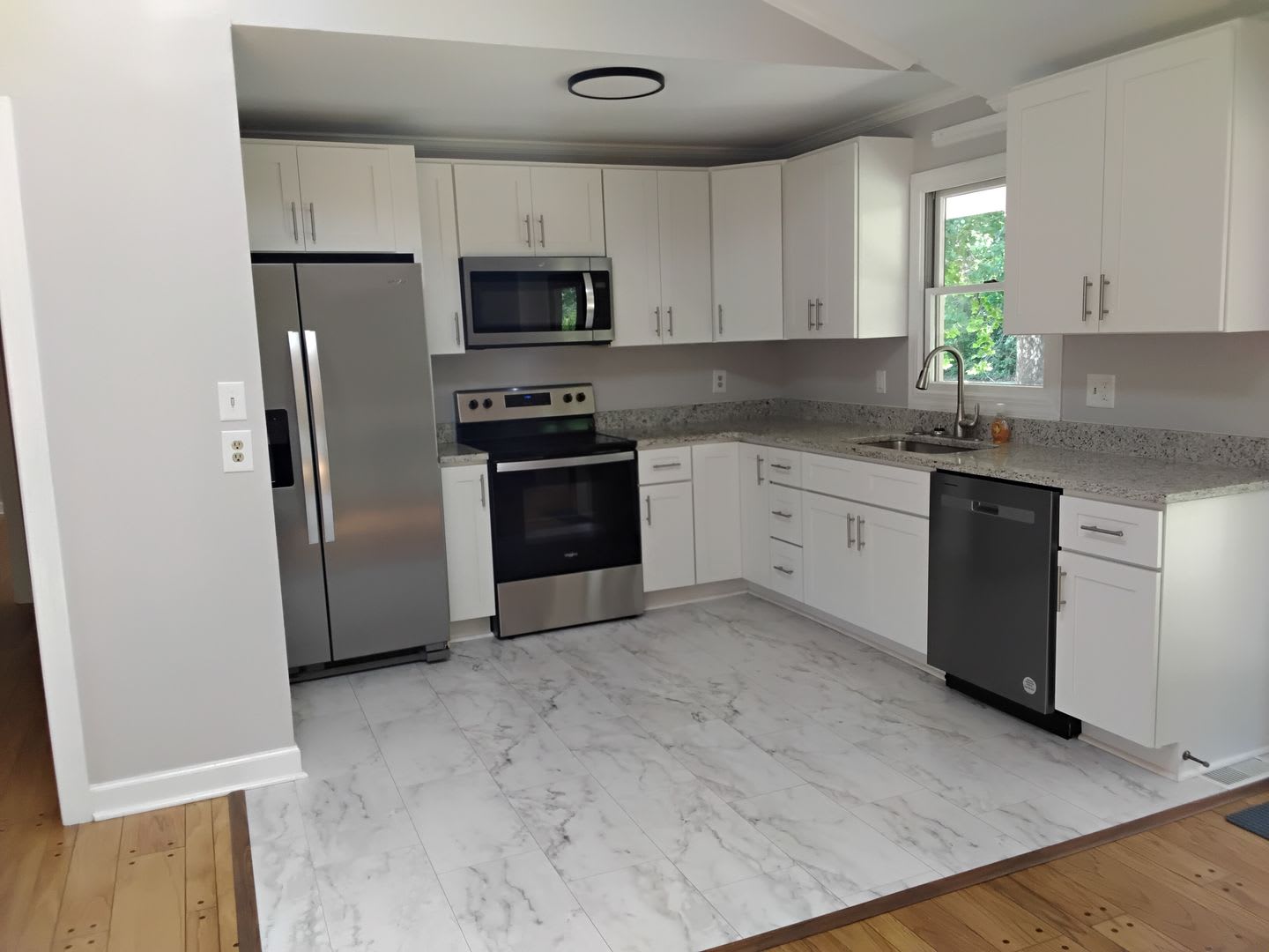 Newport Home On Big Lot – photo 4
