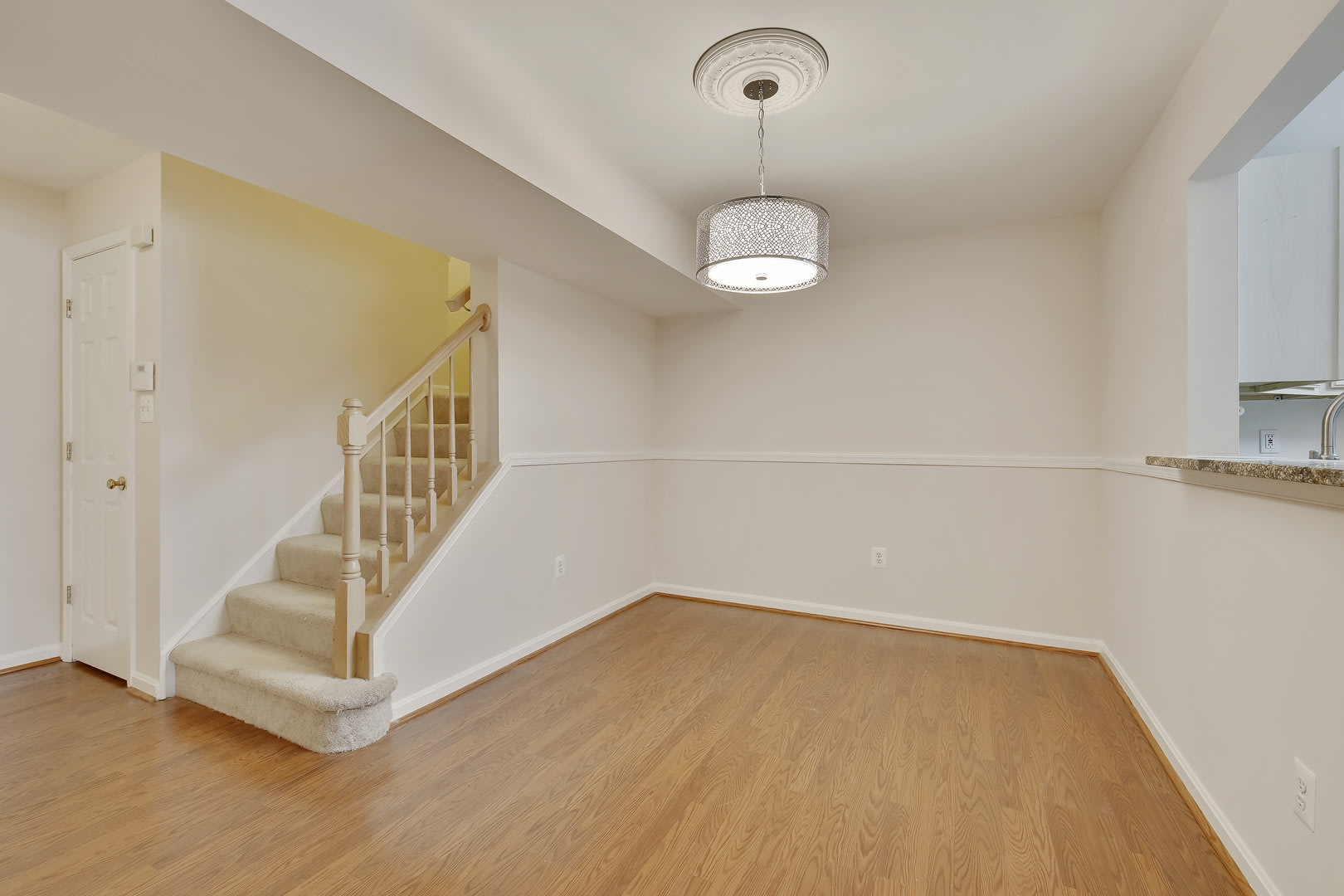 Top-Floor 3BD/3BA seconds to Downtown Crown! – photo 3