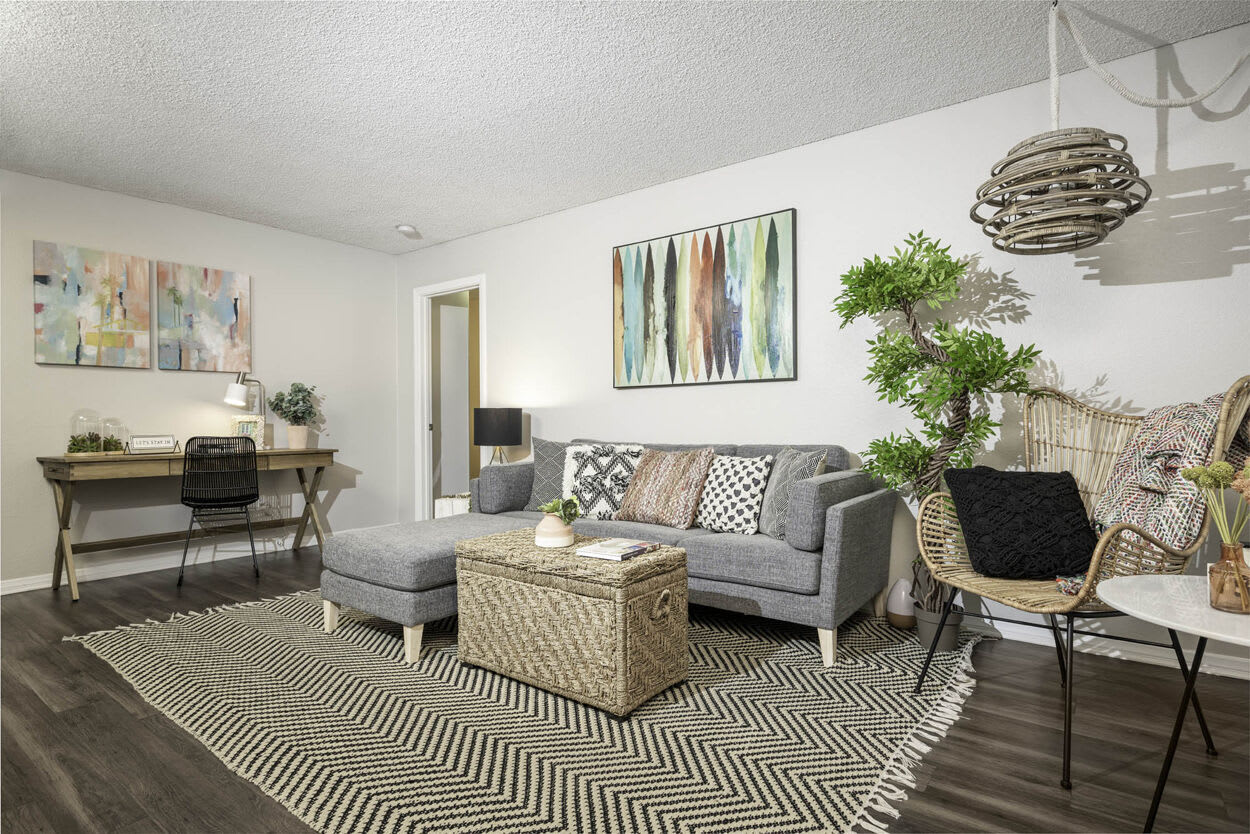 Axiom Tustin – photo 3