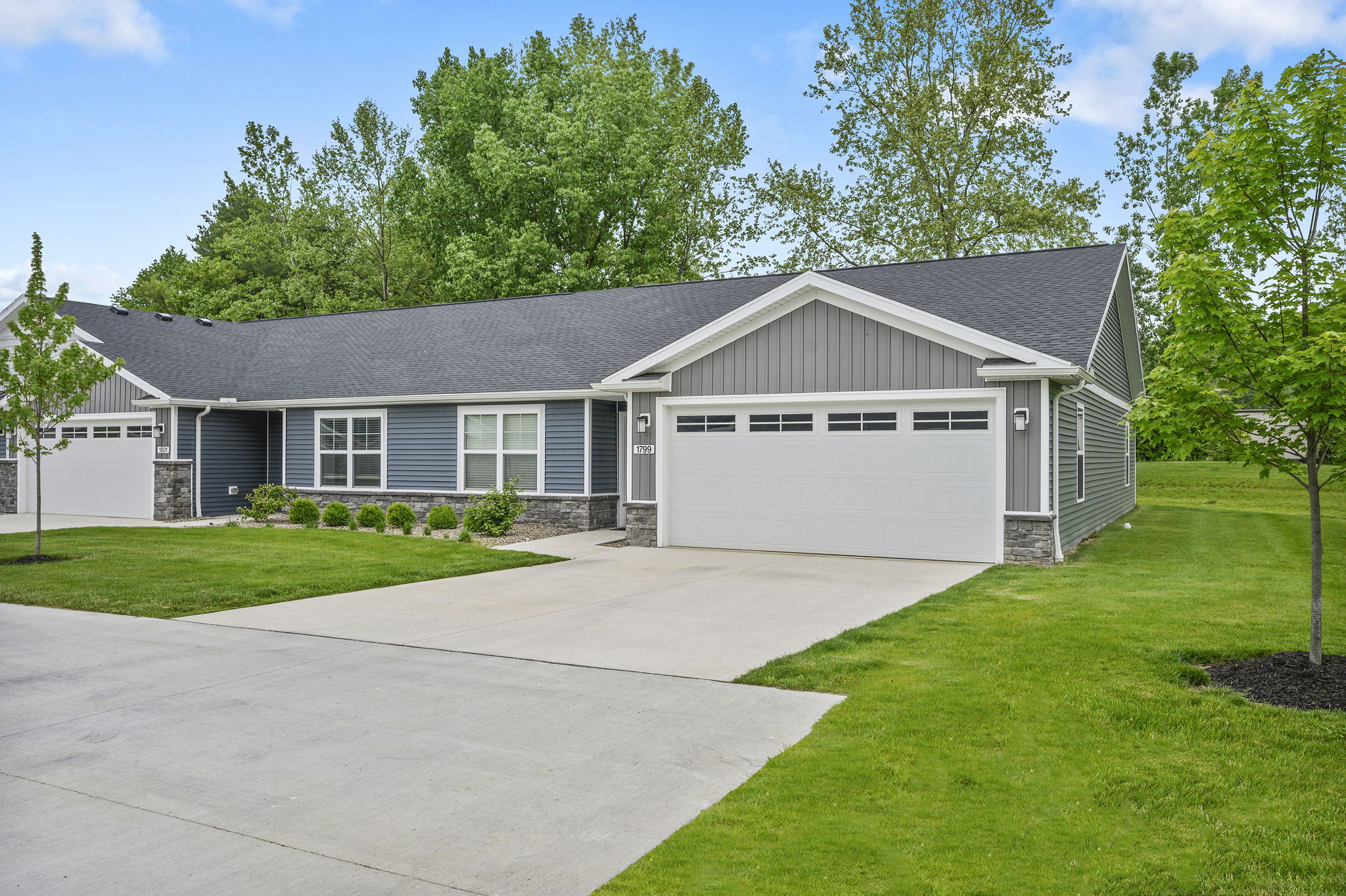 1147 Newton Street – photo 4