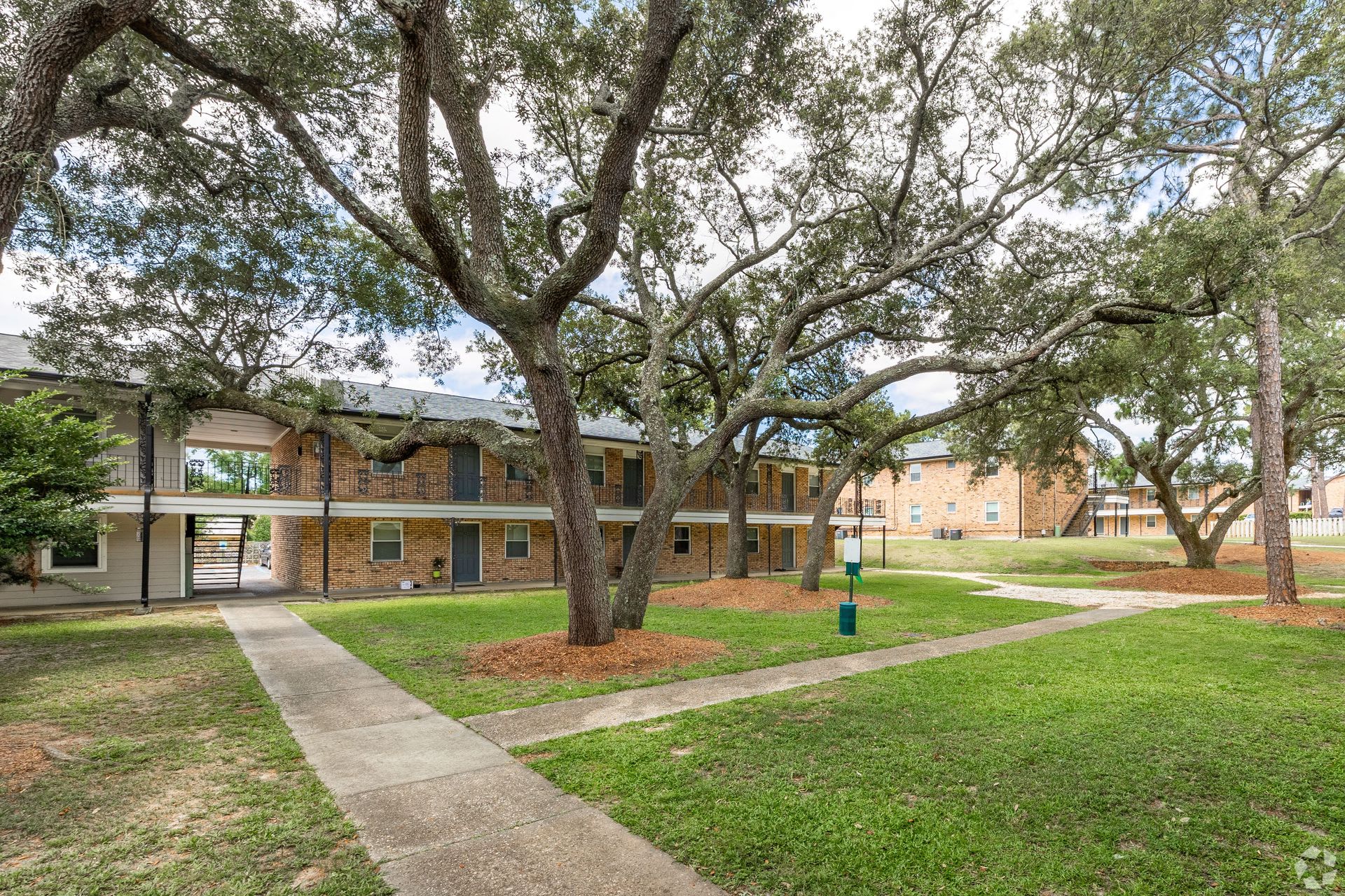 Courtyard Apartments at Cordova – photo 4