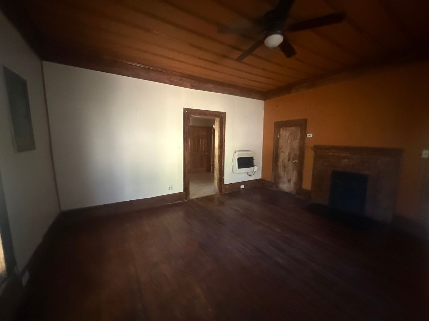2 Bedrooms, 1 Bathroom – photo 4