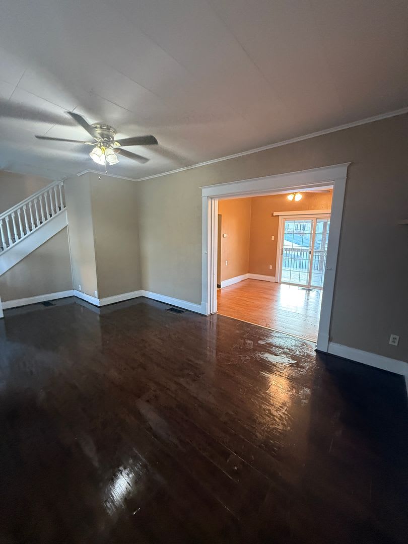 2-Bedroom 1 Bath House with Spacious Entertaining Porch – photo 4