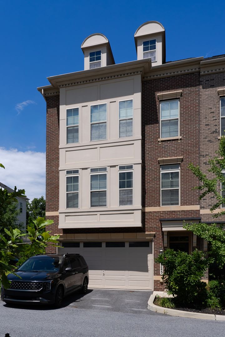 4 Bed 3 Full 2 Half Bath Townhome In Travilah Station – photo 2