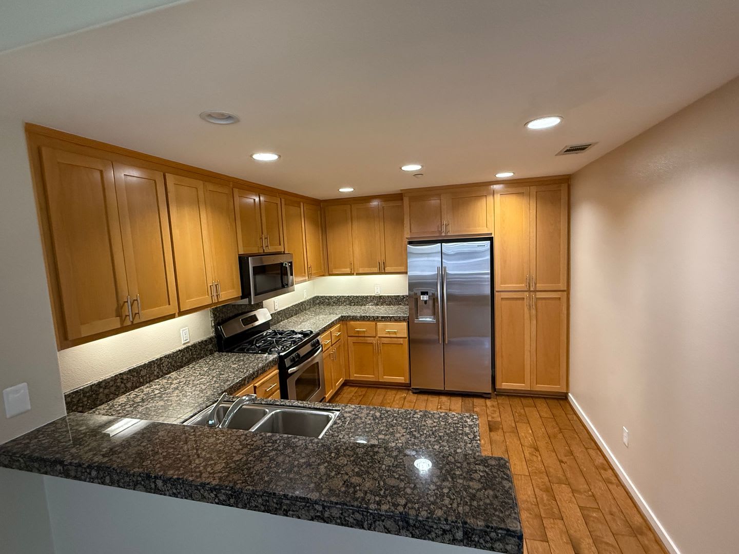 3 BD/3.5 BA Townhouse in downtown Livermore Station, No Pets – photo 3