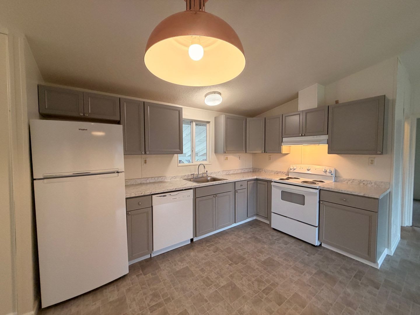 Great Updated 3 Bedroom Home In Green – photo 3