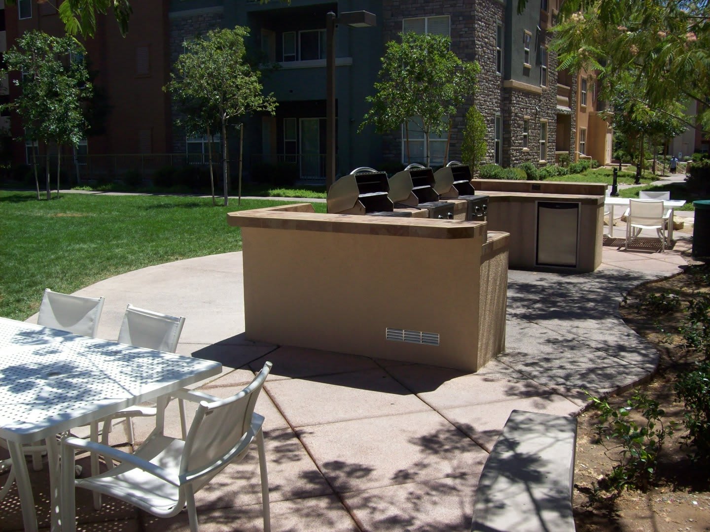 Upgraded 4th floor unit in upscale guard gated community just South of the Strip – photo 4