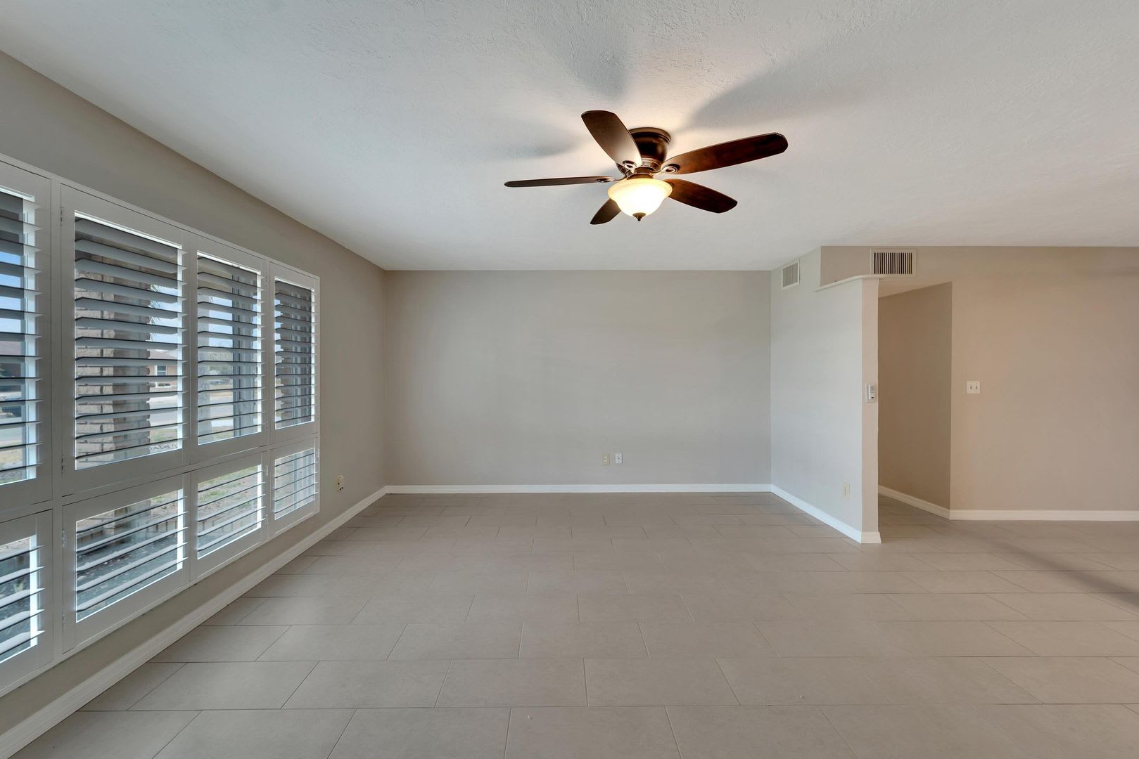 UPDATED 2-BEDROOM HOME IN SUN CITY CENTER 55+ COMMUNITY** – photo 4