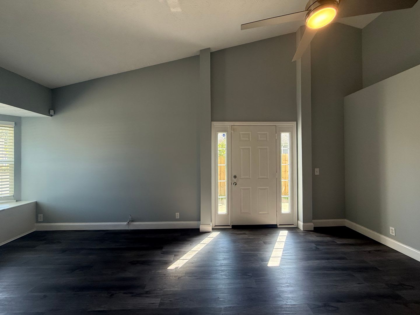 Cute Two Bedroom House In Donelson Garage Fenced Backyard – photo 4