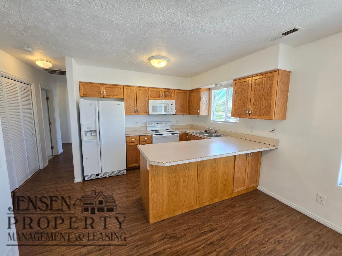 Down Town Three Bedroom! – photo 4