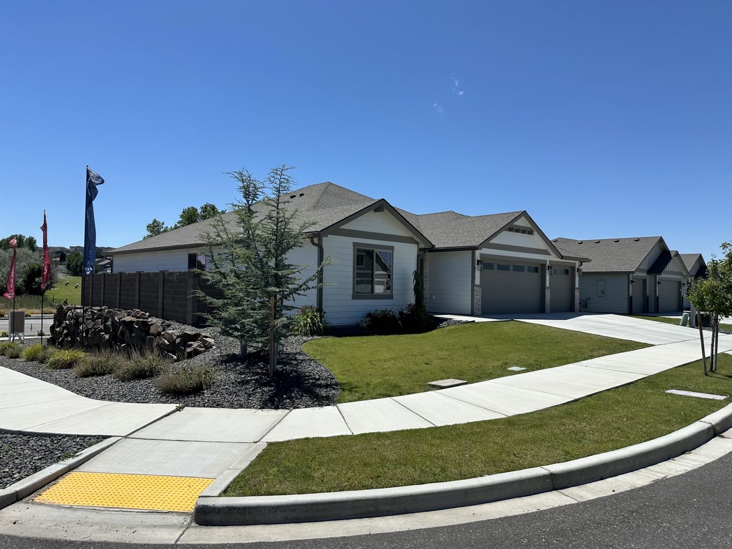 Stunning 4-Bedroom Home with Breathtaking Pasture Views for Lease – 1,990 sq ft – photo 2