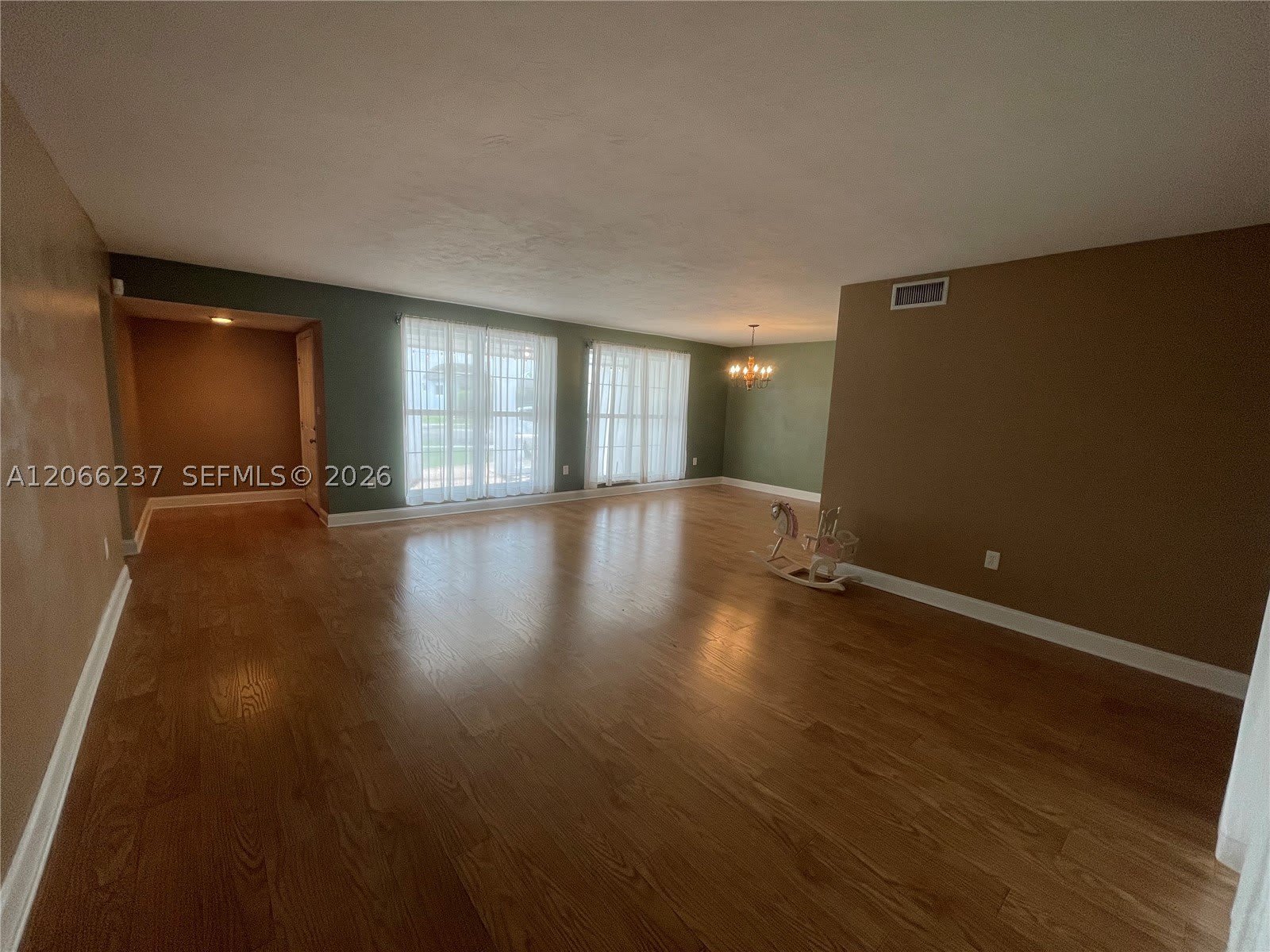 9301 SW 54th St – photo 4