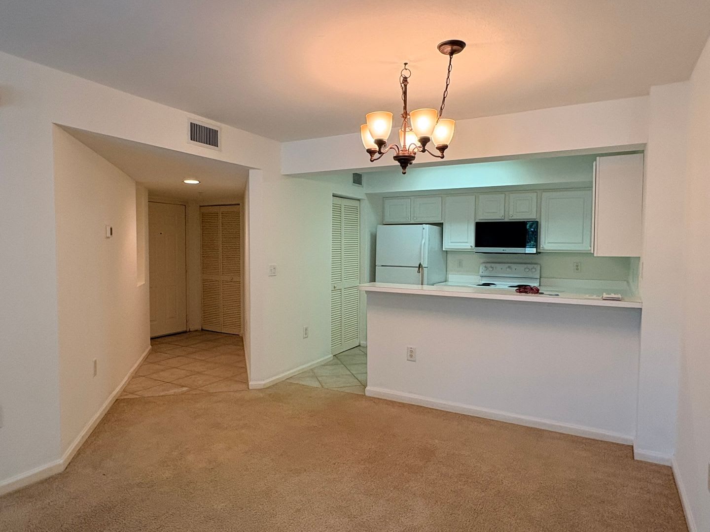 *NOW AVAILABLE* 3/2 Condo in Fort Myers – photo 1
