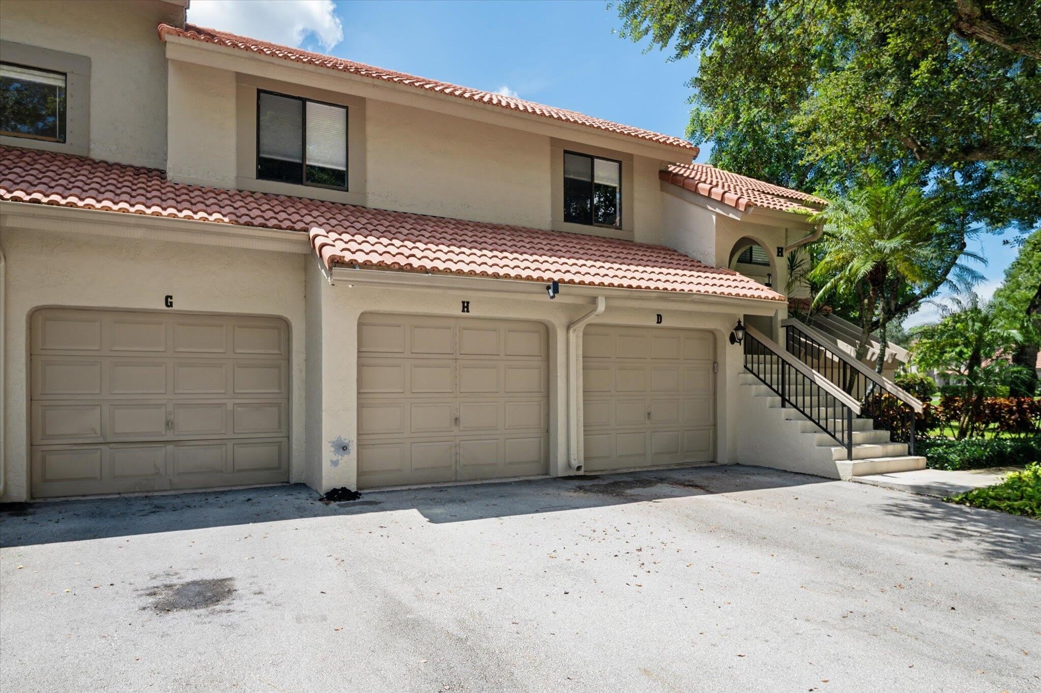 5750 Coach House Circle – photo 2