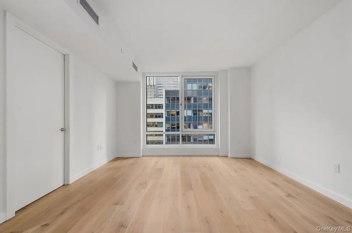 135 E 47TH Street – photo 3