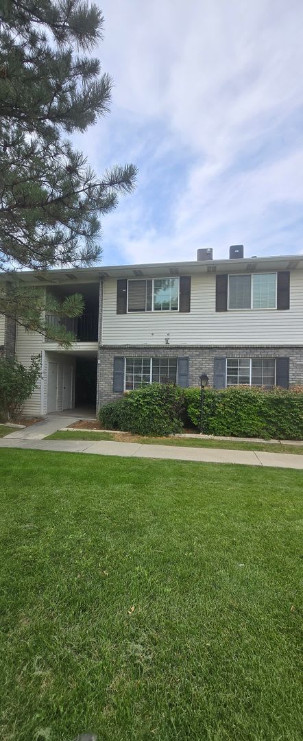 Charming 2-bedroom, 1-bathroom home located in the vibrant city of Orem – photo 1