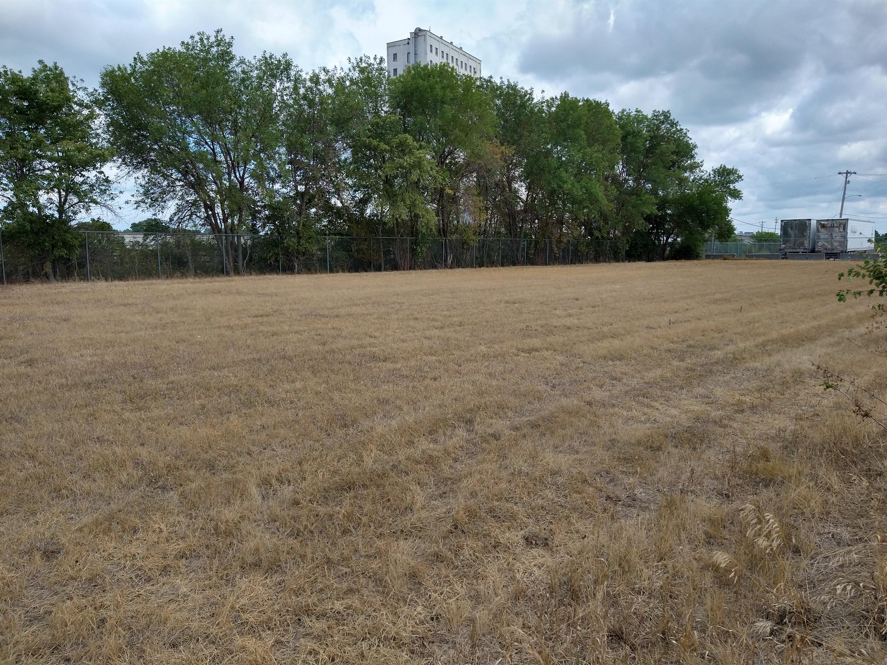 900 East Factory Street – photo 3