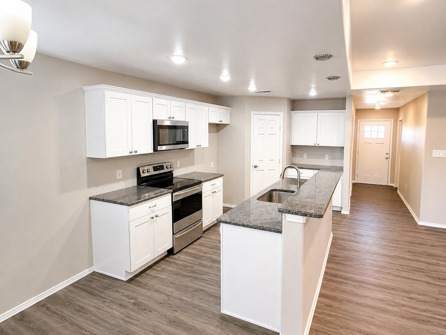 Available For Immediate Move In 4Bed 2Bath 2G 8402 11Th Street – photo 3