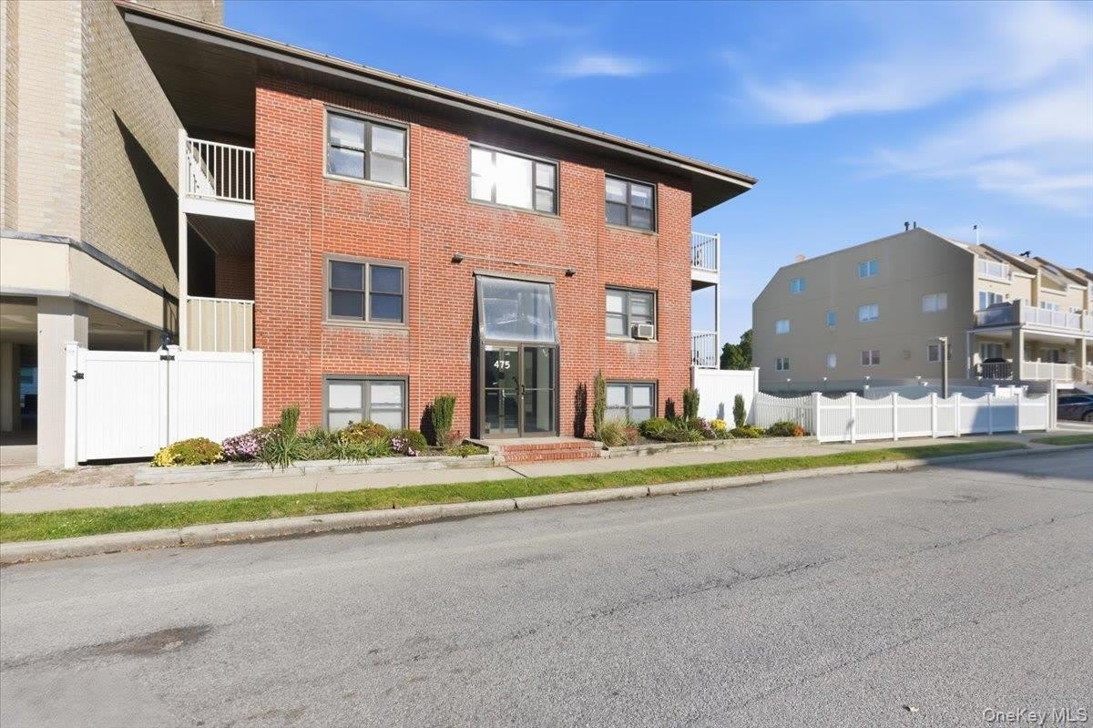 475 W Broadway – photo 2