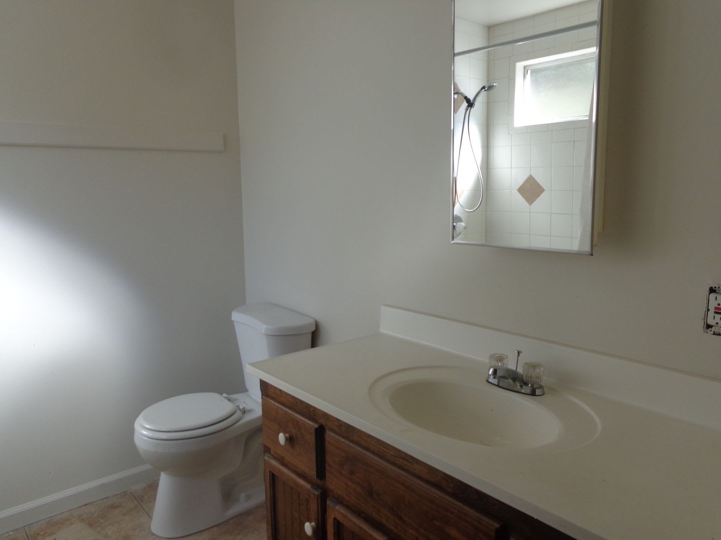Three Bedroom Upper Crestline – photo 5