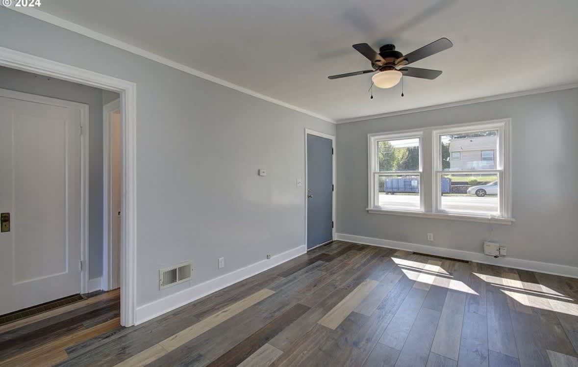 1418 Ne Dallas St – photo 3
