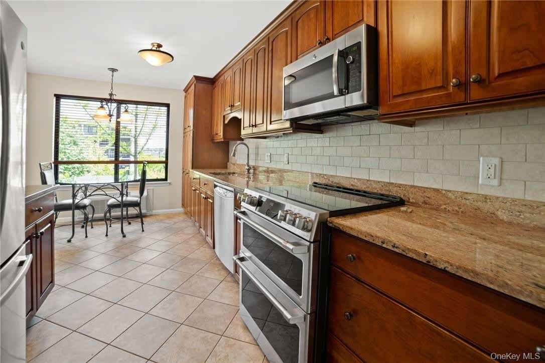 300 High Point Drive – photo 3