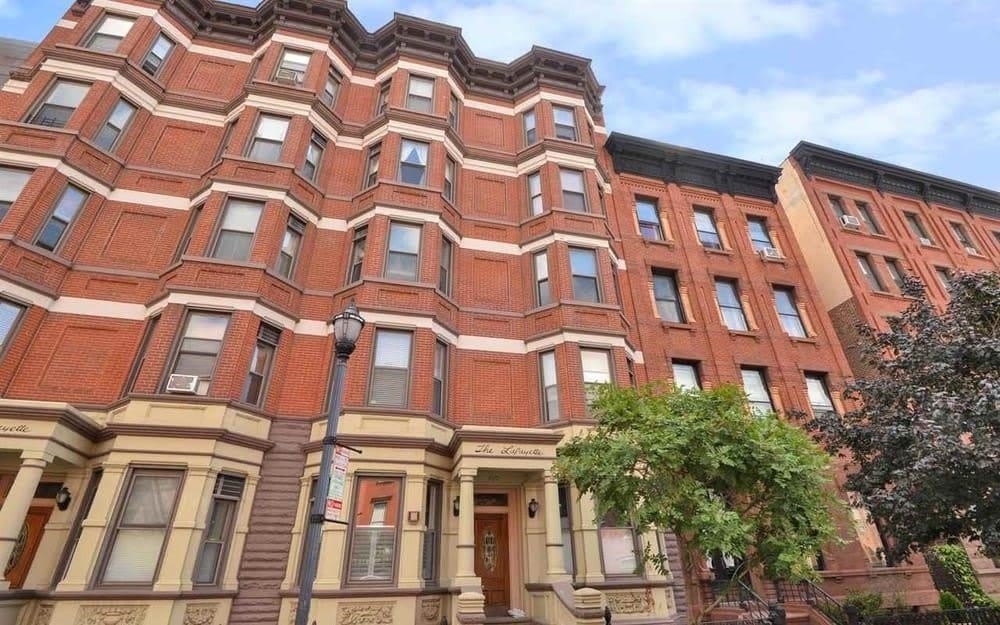 825 WASHINGTON ST – photo 1