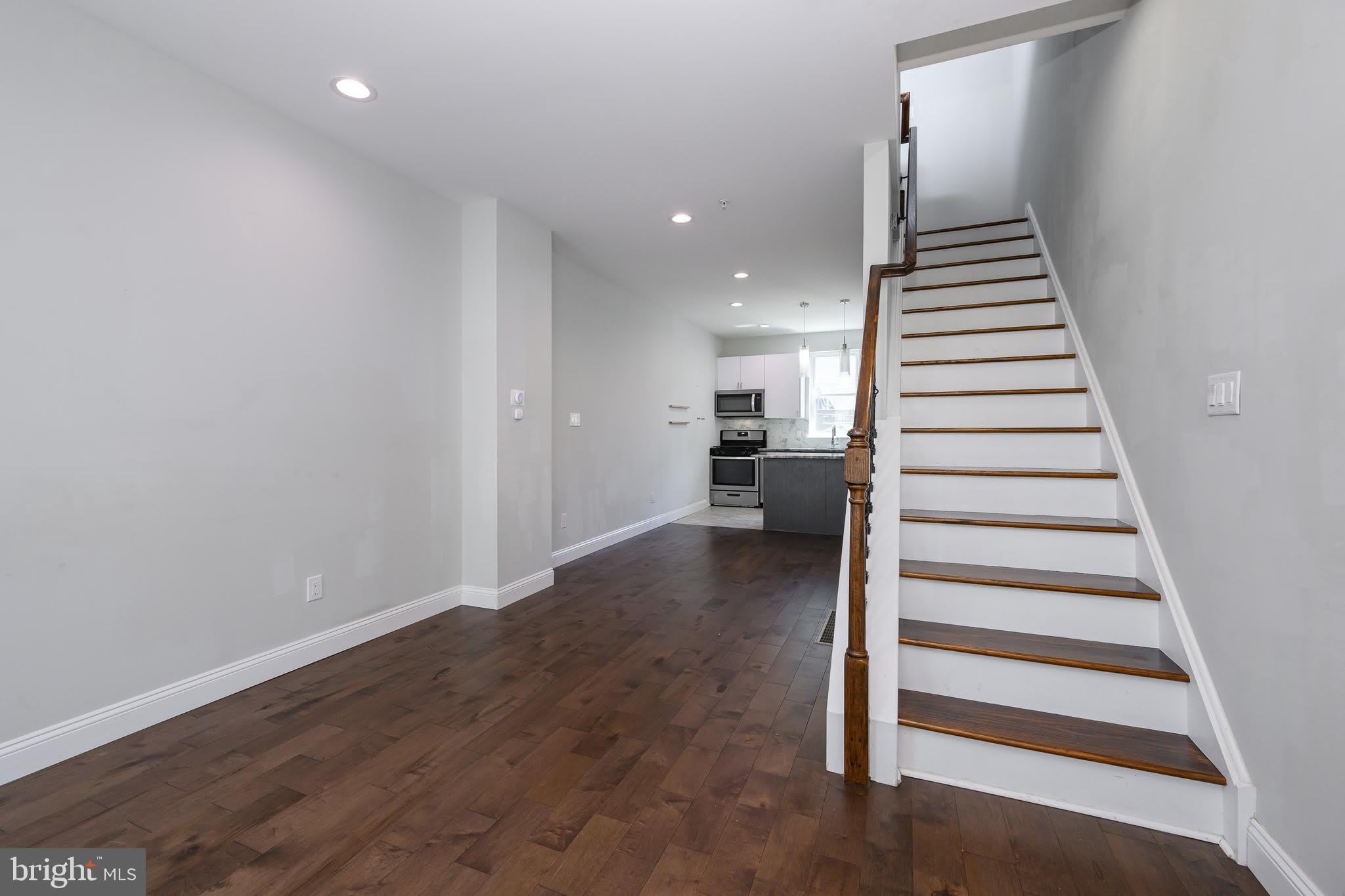 1439 N NEWKIRK Street – photo 3