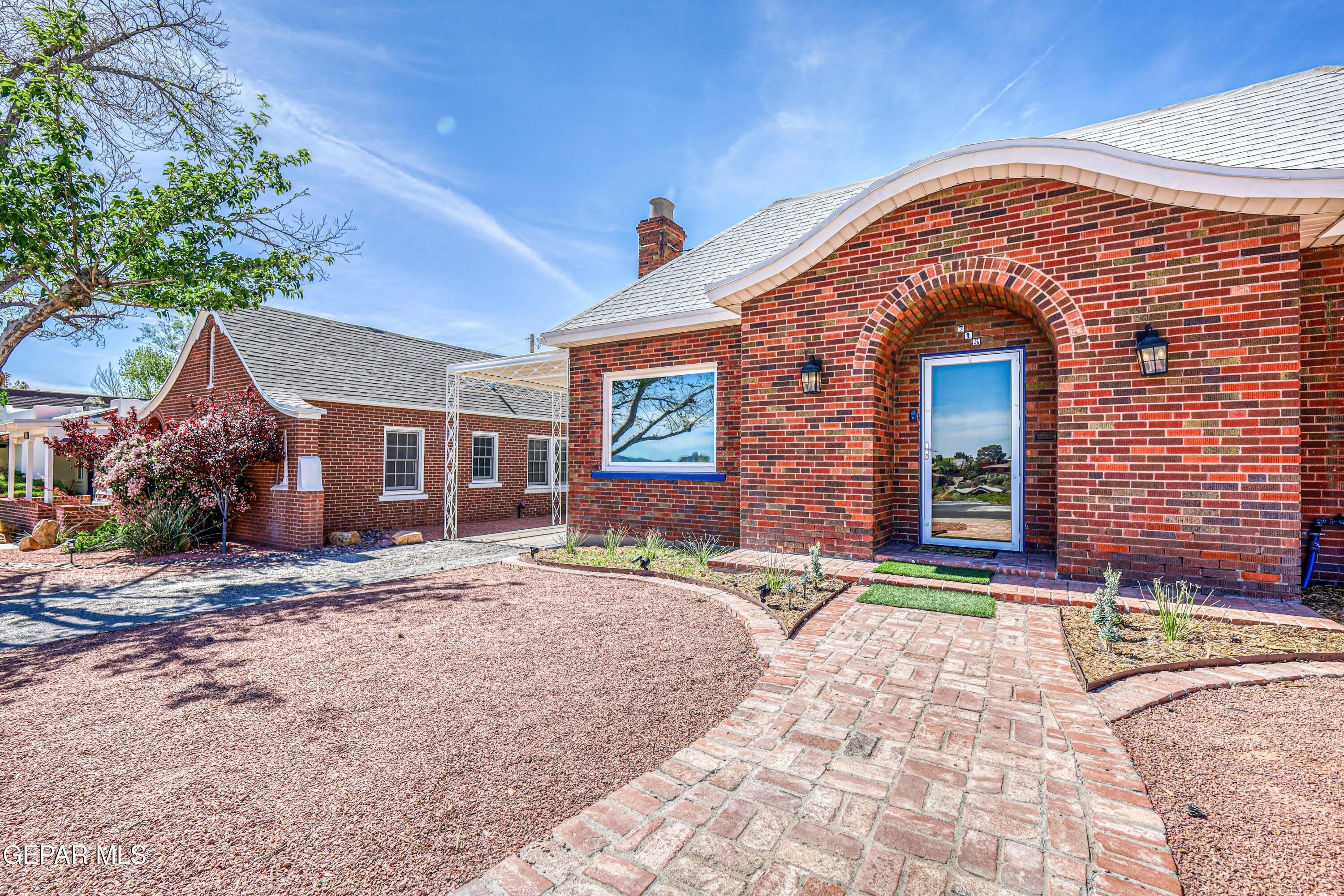 715 E ROBINSON Avenue – photo 2