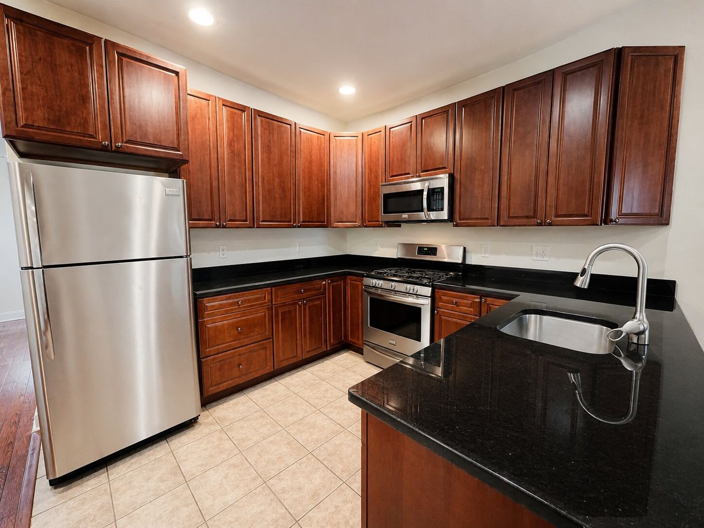 Spacious 7-Bedroom Home Near Temple University – photo 2