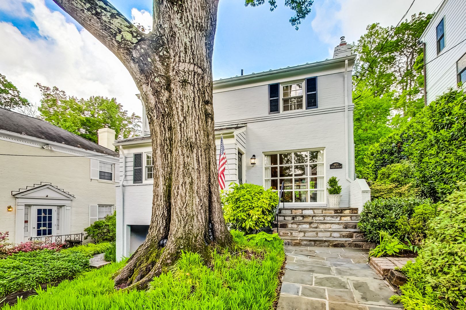Stunning 4 Bed 2 Full 2 1 2 Bath Classic In Nw Dc – photo 3