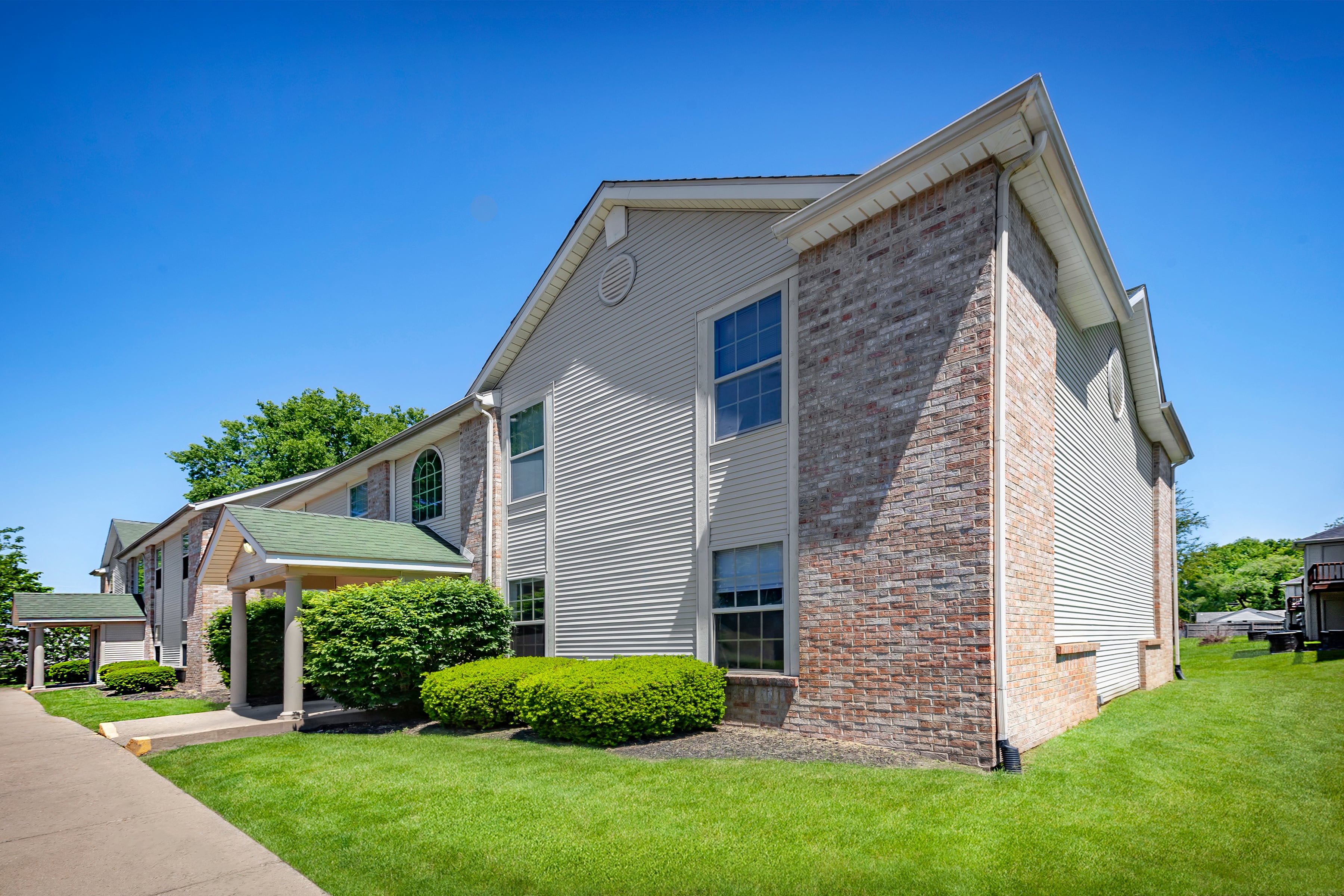 Cypress Square Apartments – photo 1