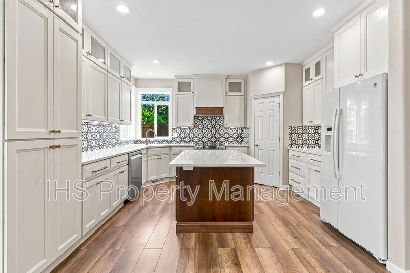 9711 Nottingham Dr. – photo 2