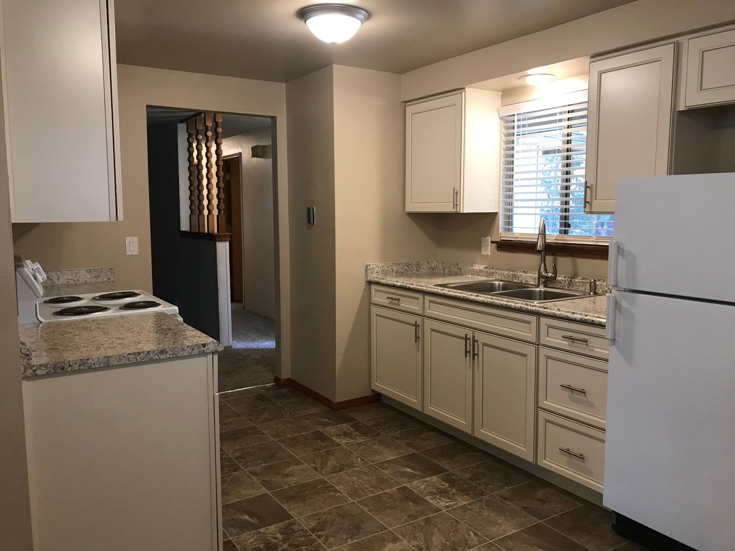 West Side Home w/ Large yard & Close to Campus! – photo 3