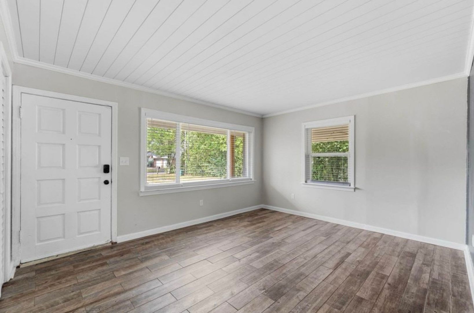 Beautifully Updated 3-Bedroom Home with Modern Finishes & Spacious Living! – photo 5