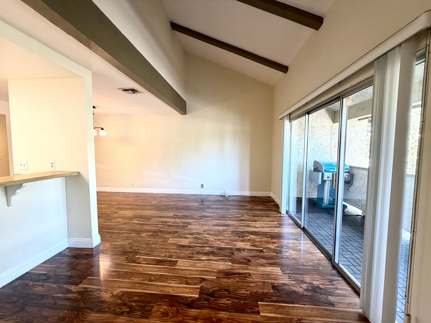 Great location! 2 bed 2 bath Simi Valley condo! – photo 3