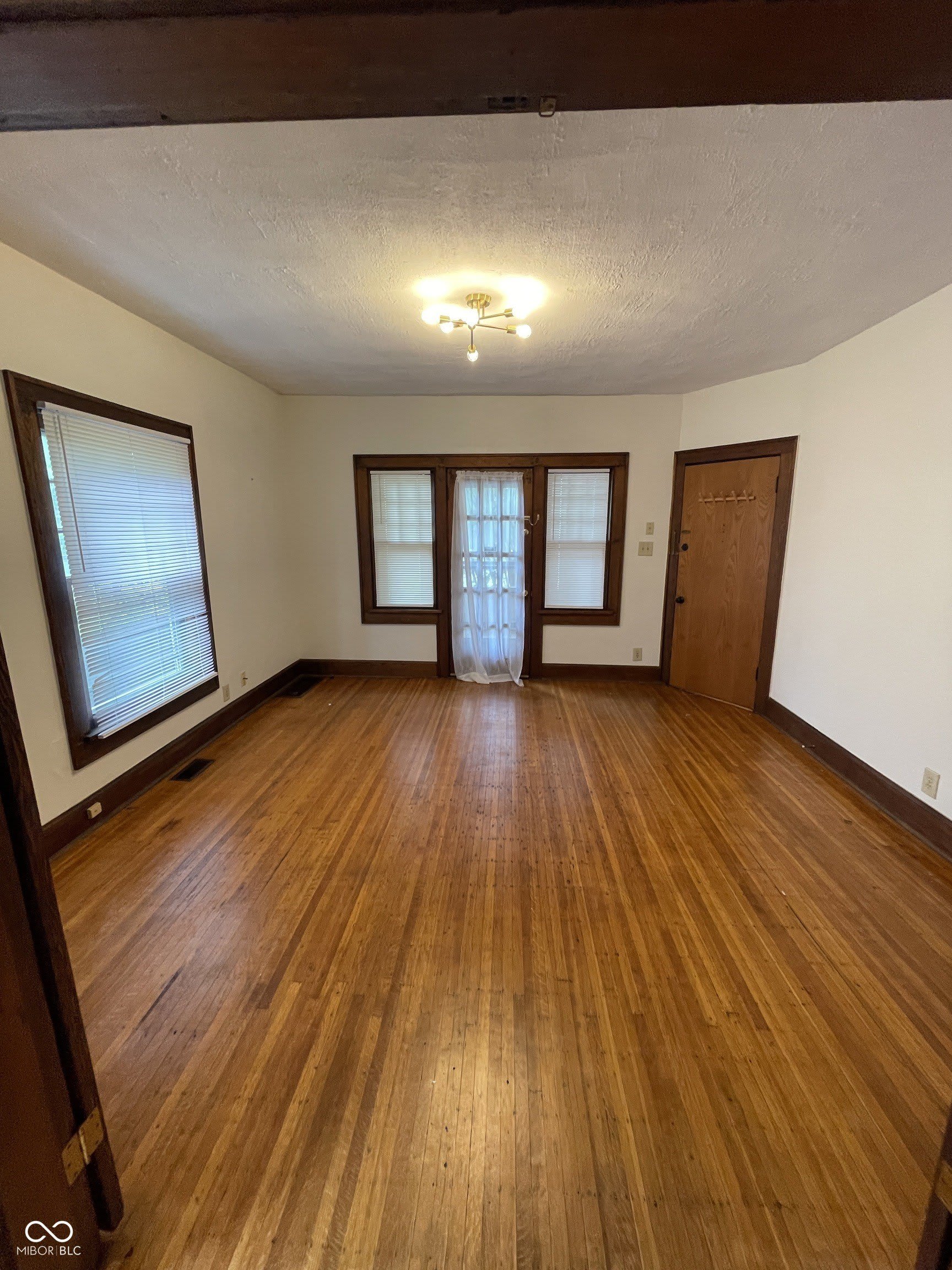 537 E 11th Street – photo 4