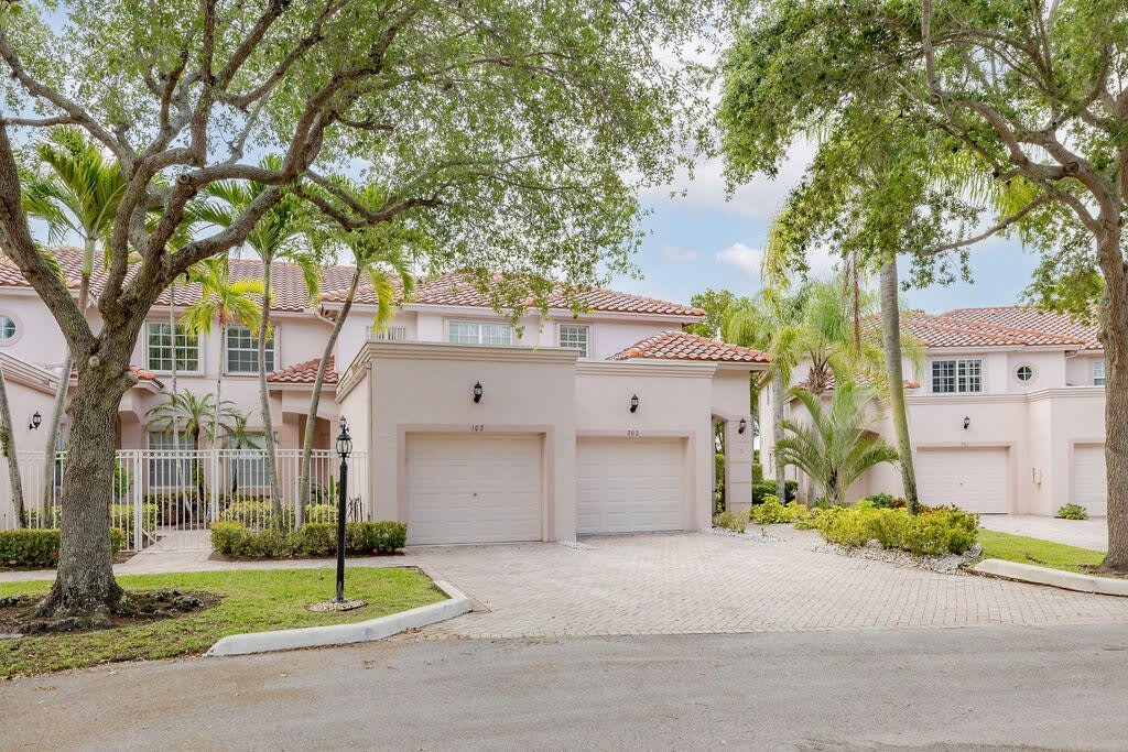 8050 Aberdeen Drive – photo 2