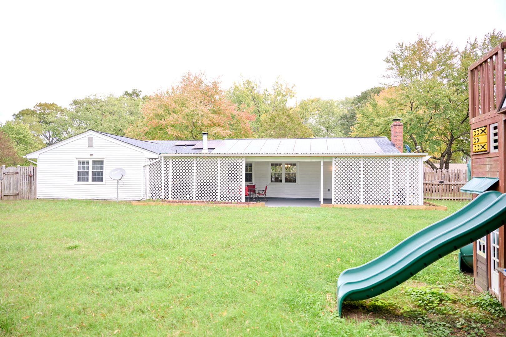 Spacious 4BR/2BA Furnished Home w/ Utilities, Mini Gym & Large Fenced Yard – Pinefield, Waldorf MD – photo 2