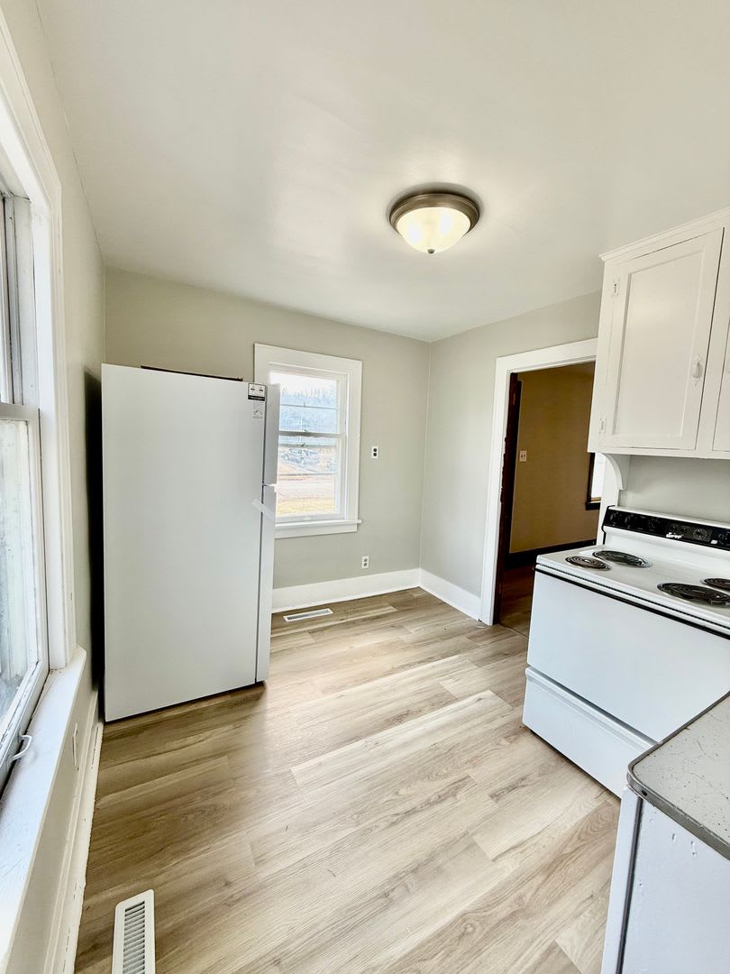 Cozy updated 2 Bedroom Single family home. – photo 3